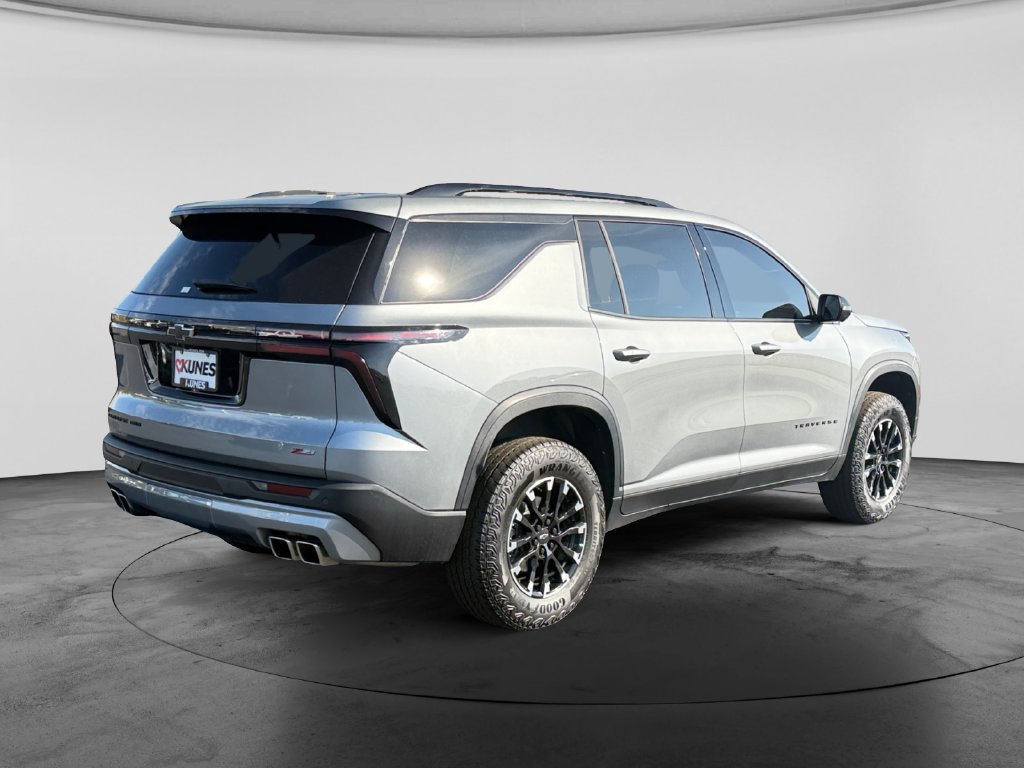 Used 2025 Chevrolet Traverse Z71 w/ Driver Confidence Package AWD/4WD image 9