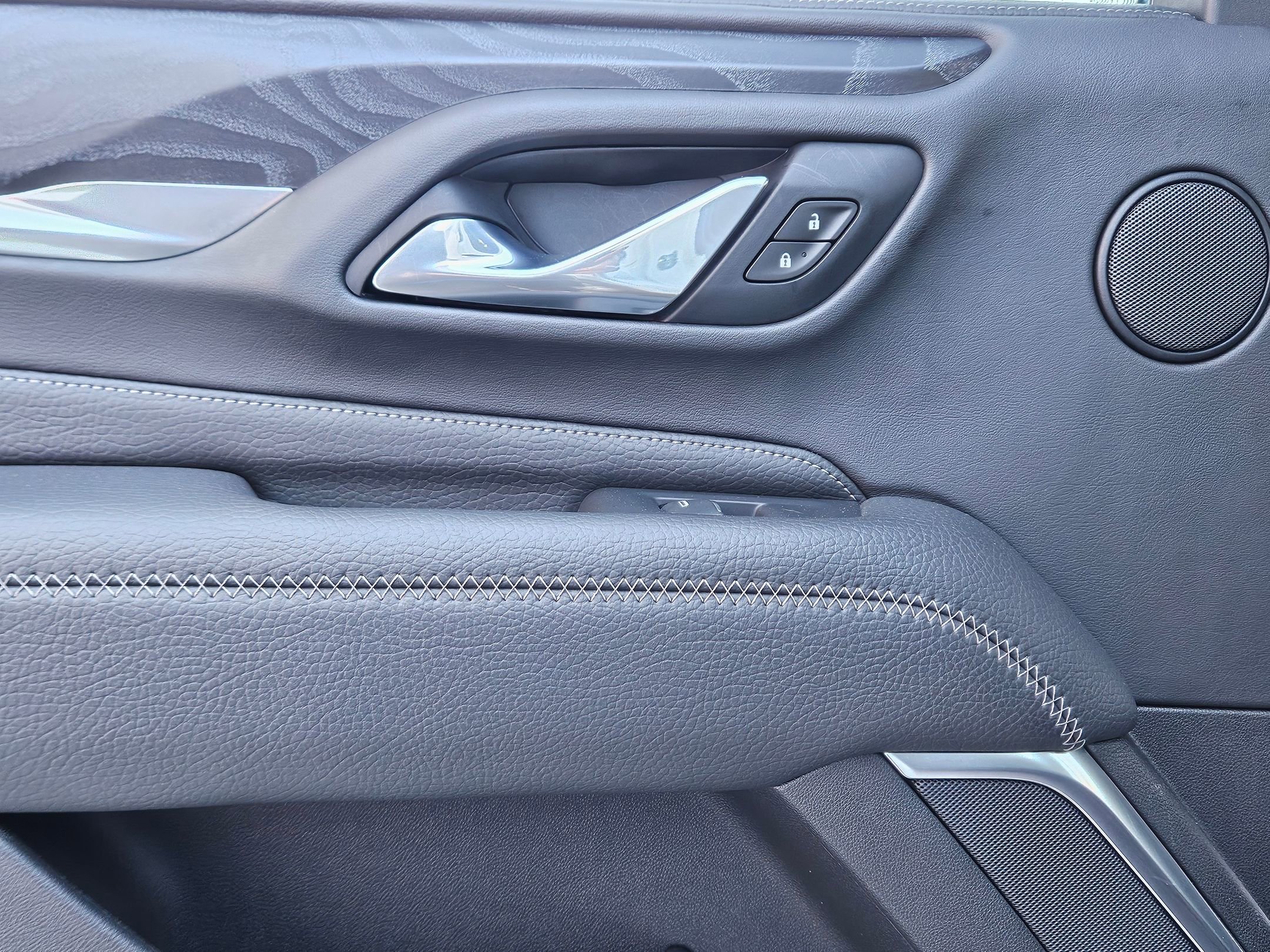 Used 2021 GMC Yukon Denali w/ Denali Premium Package image 23