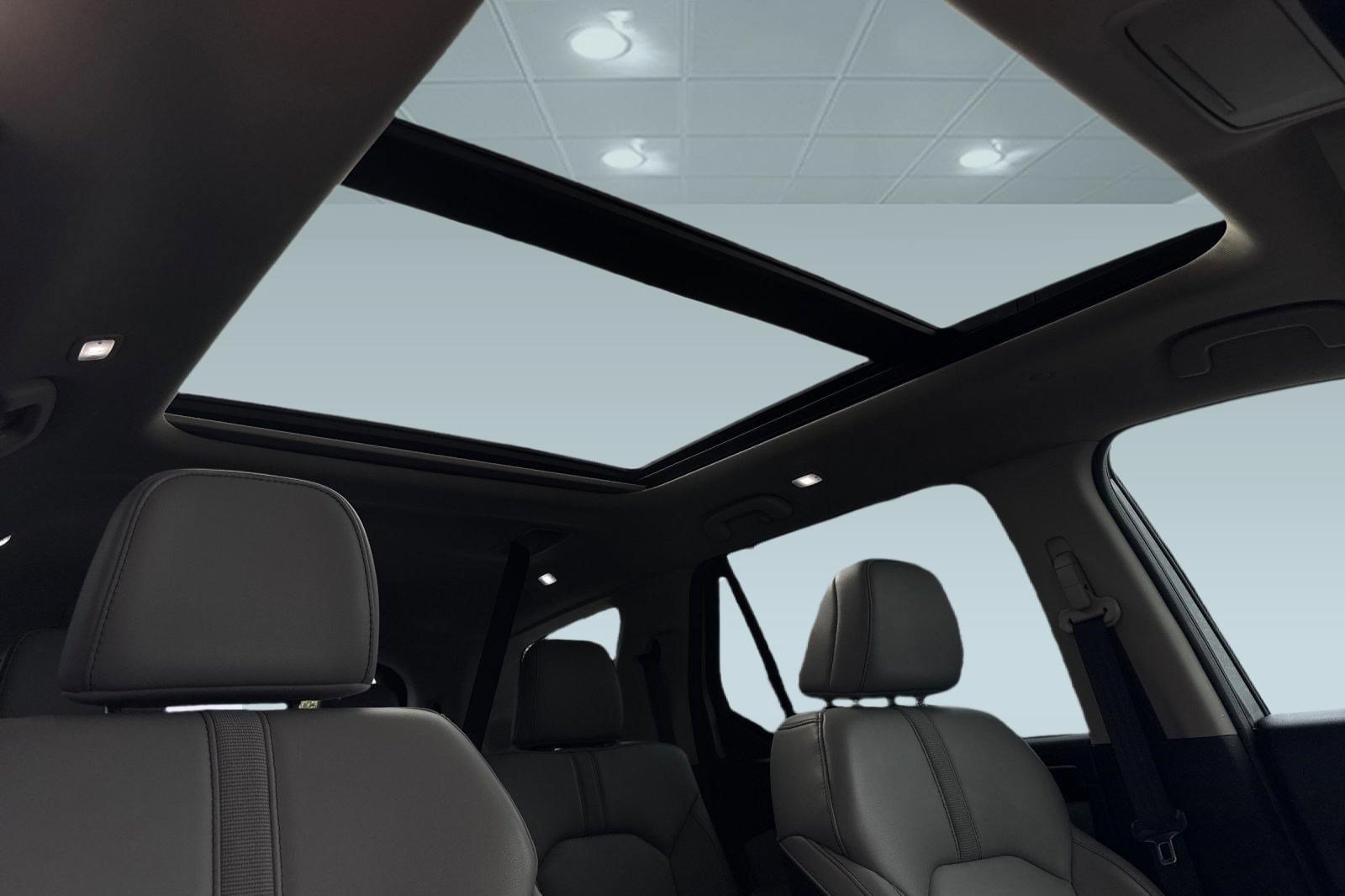 Certified 2025 Honda Pilot Touring image 16
