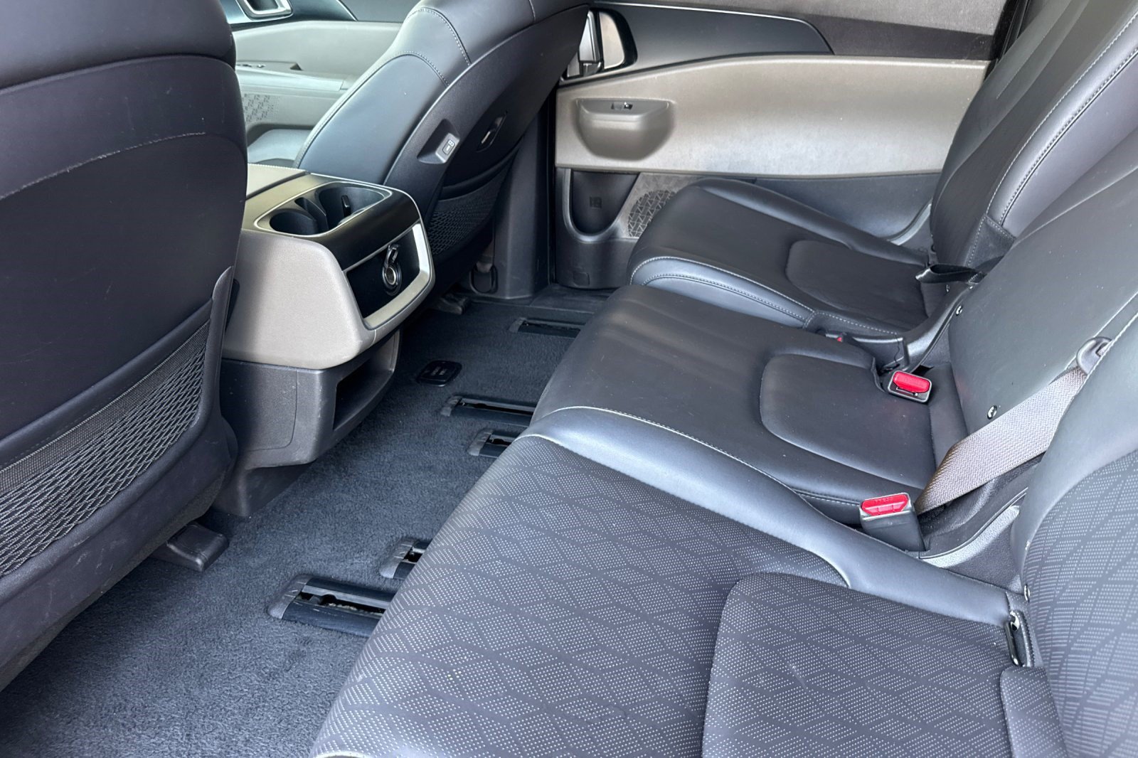 Used 2026 Kia Carnival FWD image 27