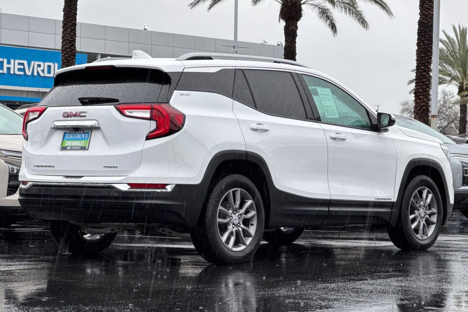 Certified 2024 GMC Terrain SLT image 3