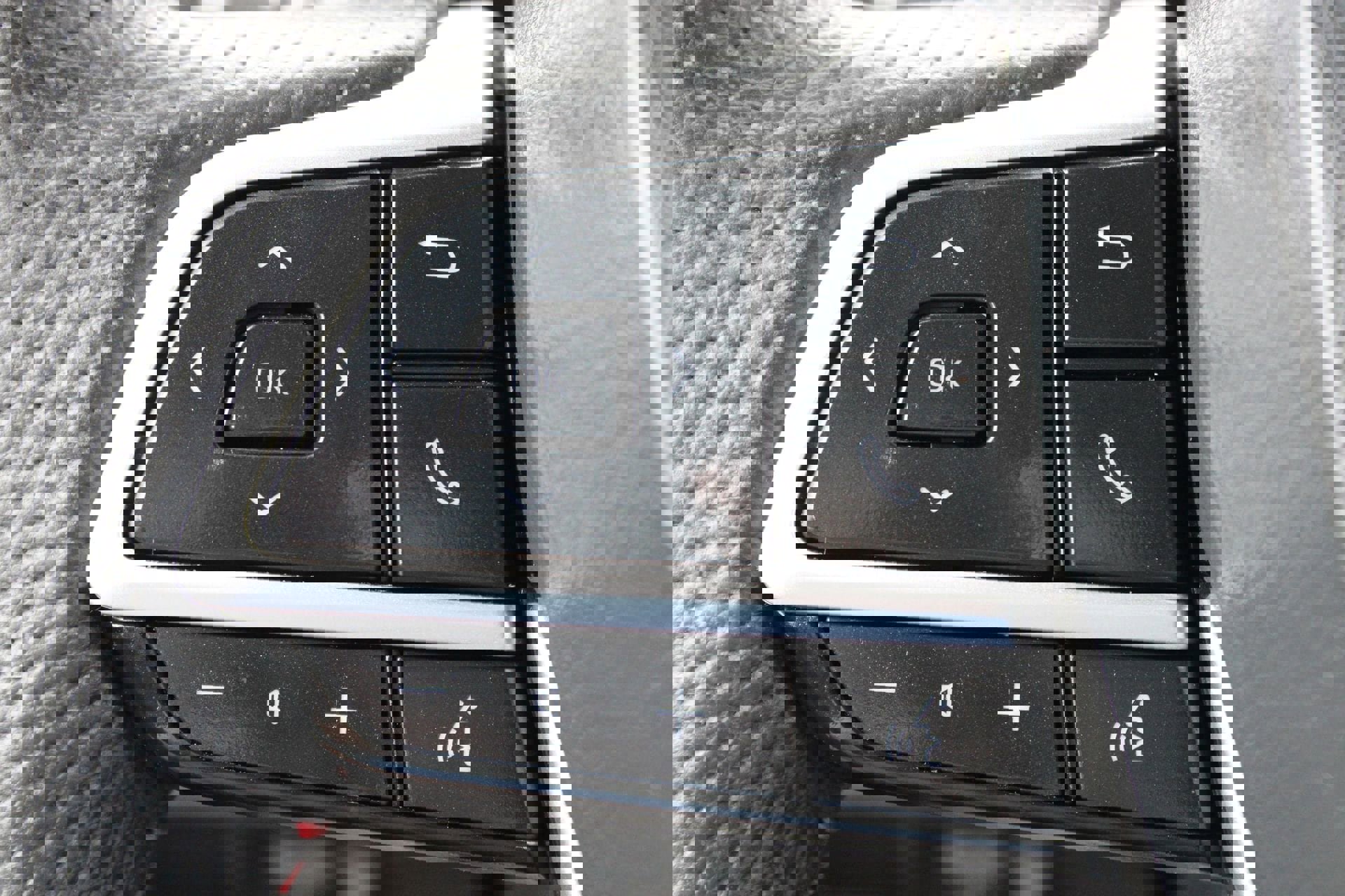 Used 2025 Toyota Sienna XSE w/ XSE Premium Package image 24