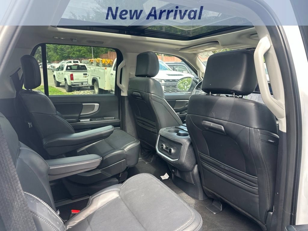 Used 2025 Ford Expedition Platinum AWD/4WD image 7
