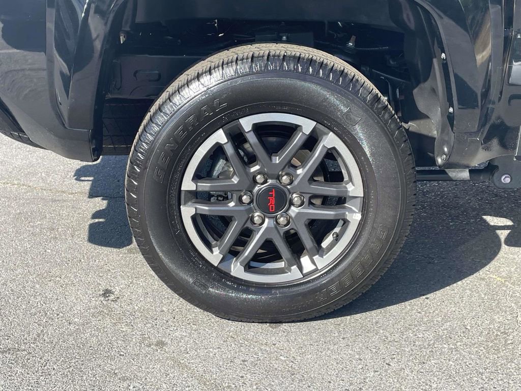 Used 2024 Toyota Tacoma TRD Sport AWD/4WD image 9
