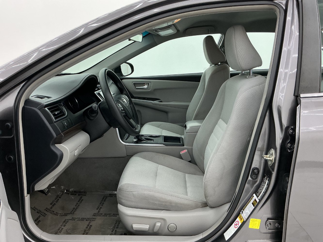 Used 2016 Toyota Camry LE FWD image 14
