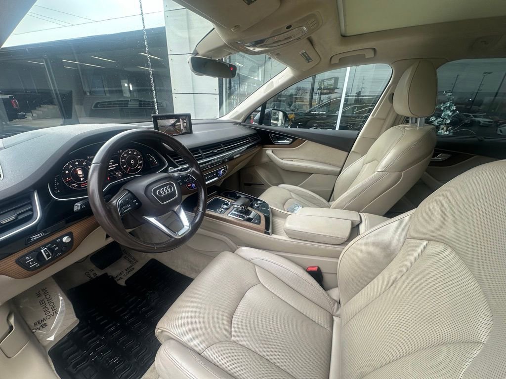 Used 2017 Audi Q7 3.0T Prestige image 2