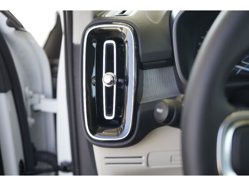 New 2026 Volvo XC40 B5 Ultra w/ Climate Package image 11