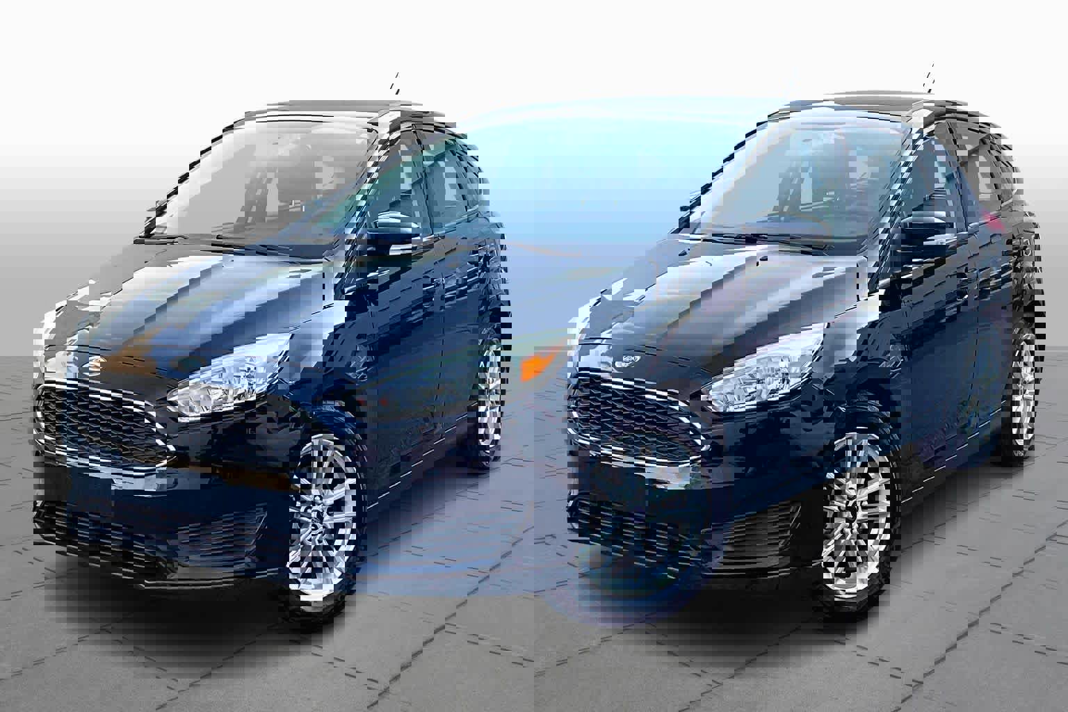 Used 2017 Ford Focus SE image 1