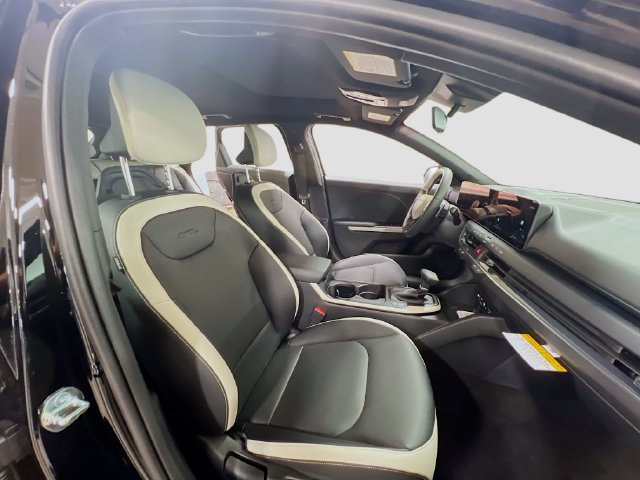 New 2026 Kia K4 GT-Line w/ GT-Line Premium Package FWD image 29