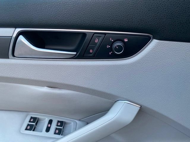 Used 2017 Volkswagen Passat 1.8T R-Line w/ R-Line Lighting Package FWD image 16