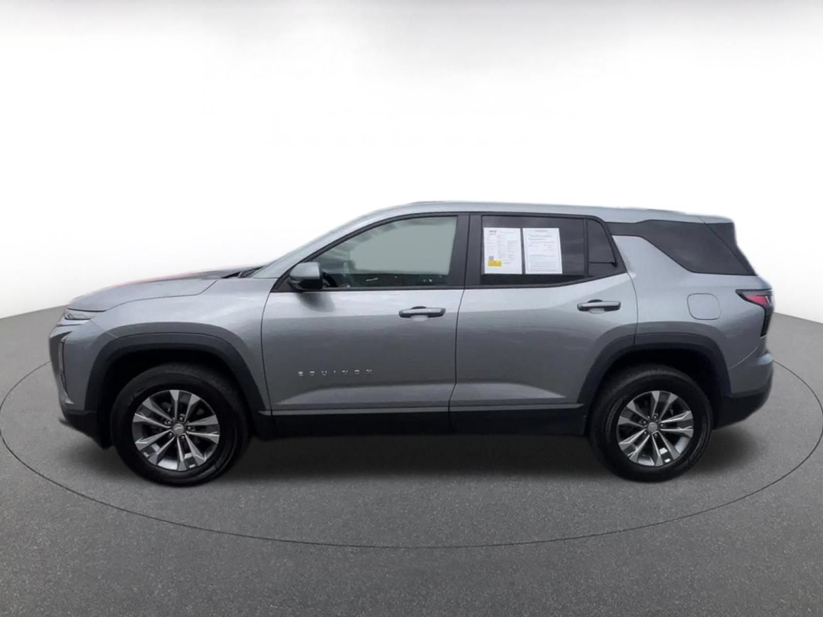 Used 2025 Chevrolet Equinox LT FWD image 8