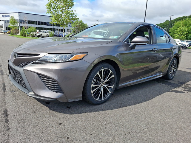 Used 2020 Toyota Camry SE w/ Cold Weather Package AWD/4WD image 3