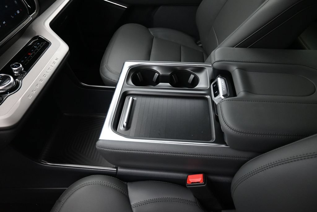 New 2026 Ford Expedition Active RWD image 4