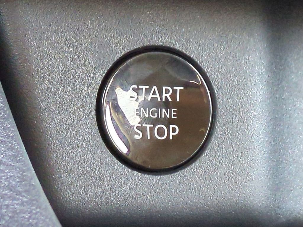 Certified 2025 Nissan Rogue SV image 28