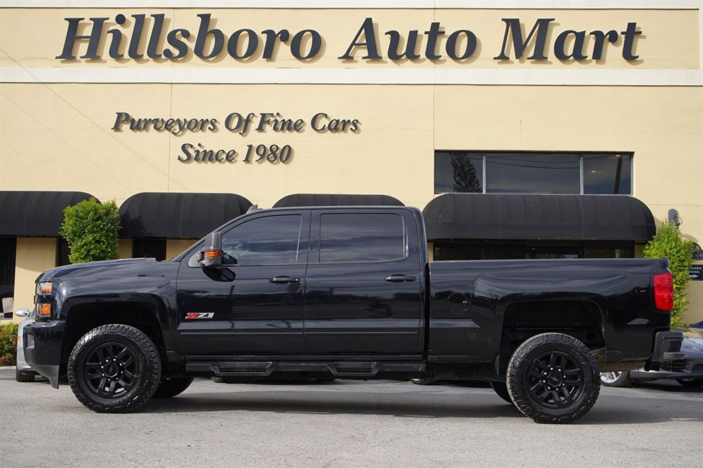 Used 2016 Chevrolet Silverado 2500 LT w/ Midnight Edition AWD/4WD image 3