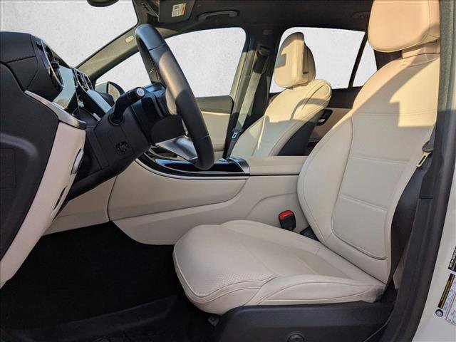 Used 2025 Mercedes-Benz GLC 300 4MATIC image 24