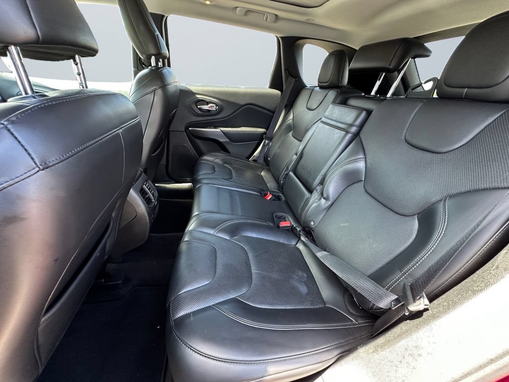 Used 2019 Jeep Cherokee Limited AWD/4WD image 13