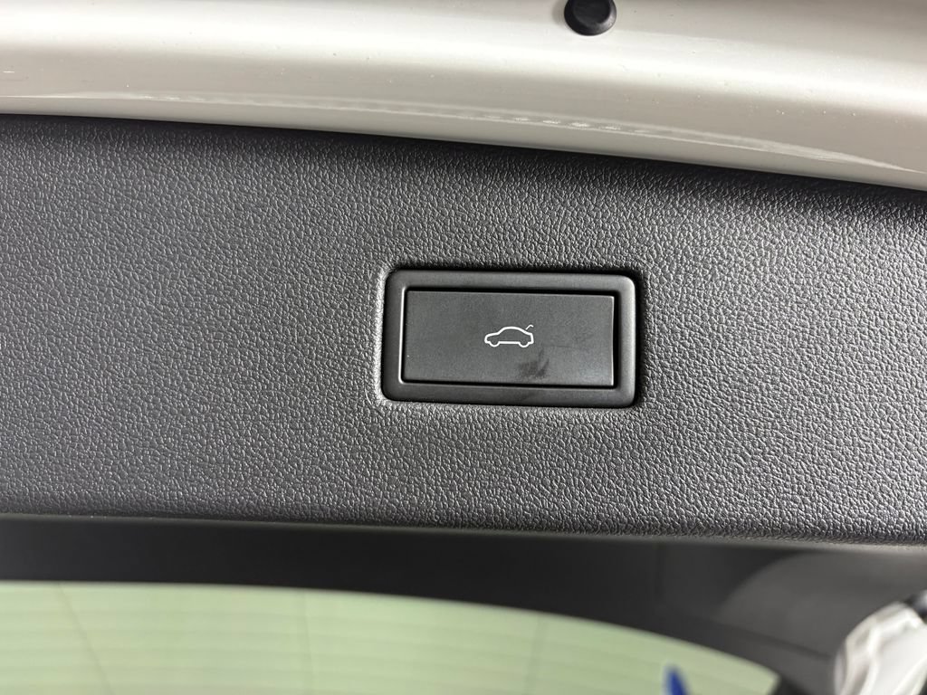 Used 2022 Volkswagen Tiguan SE R-Line AWD/4WD image 33