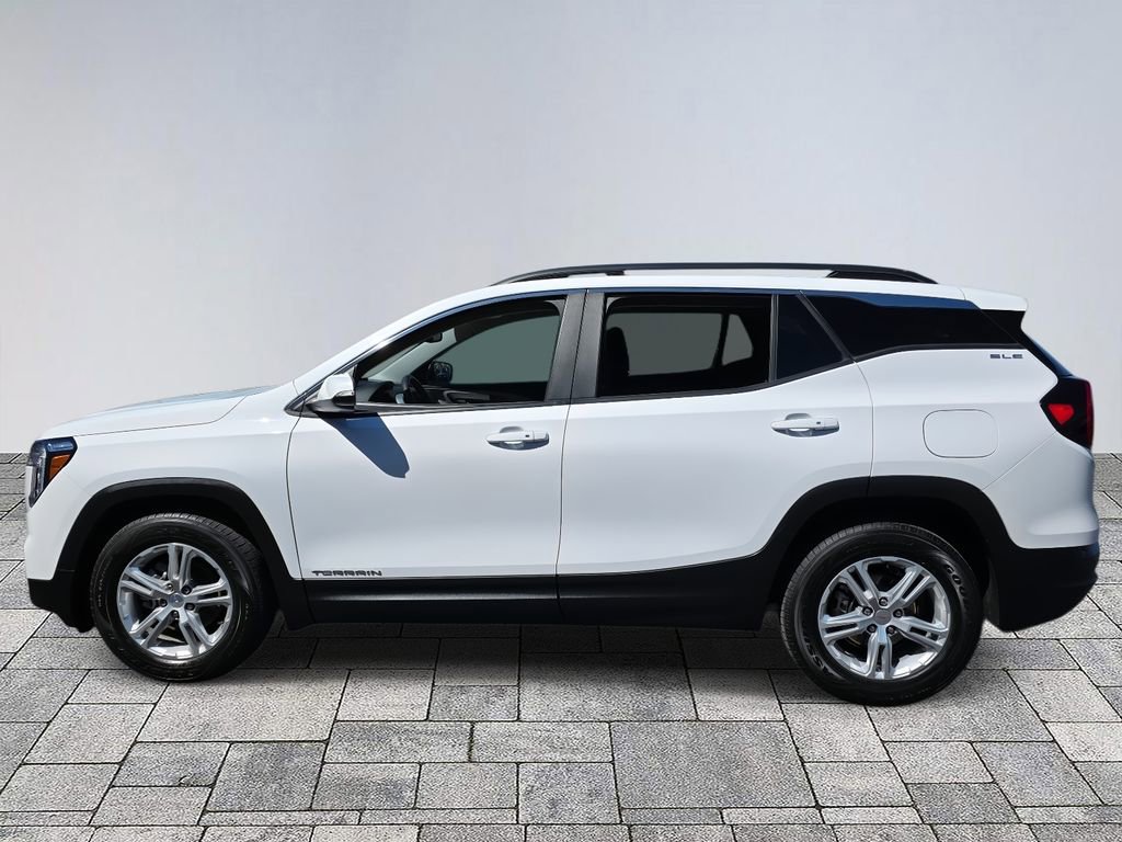 Used 2023 GMC Terrain SLE w/ Driver Convenience Package image 4