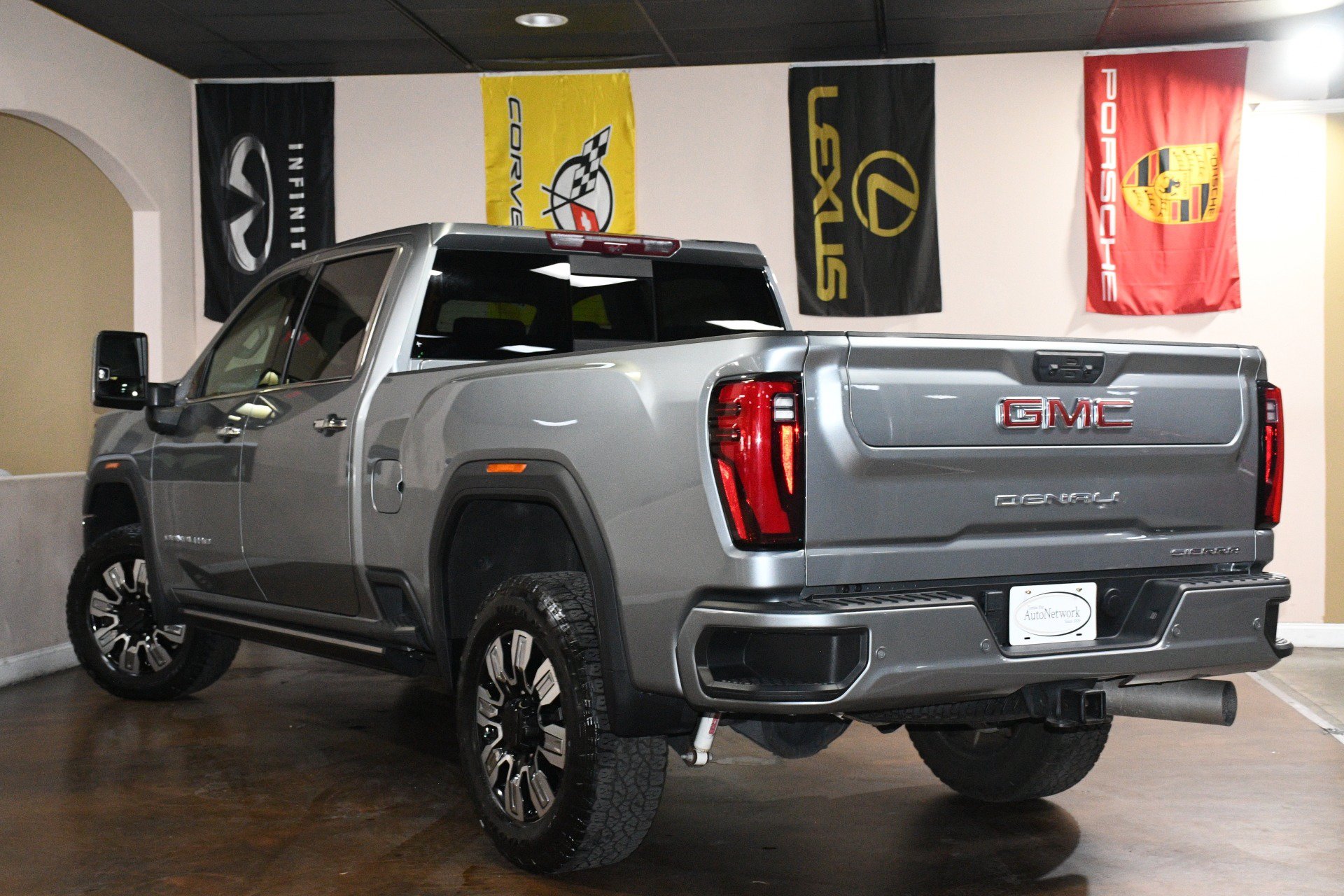 Used 2024 GMC Sierra 2500 Denali w/ Denali Reserve Package AWD/4WD image 6