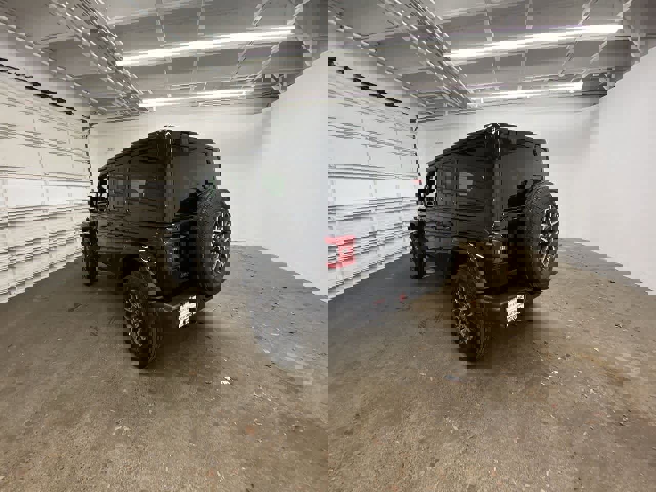 Used 2025 Jeep Wrangler Sahara image 4