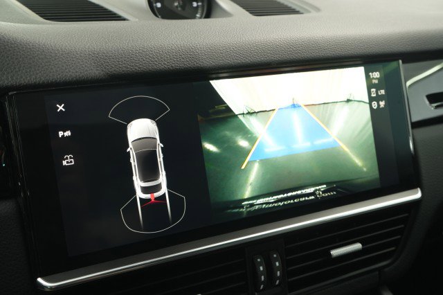 Used 2023 Porsche Cayenne Platinum Edition image 44