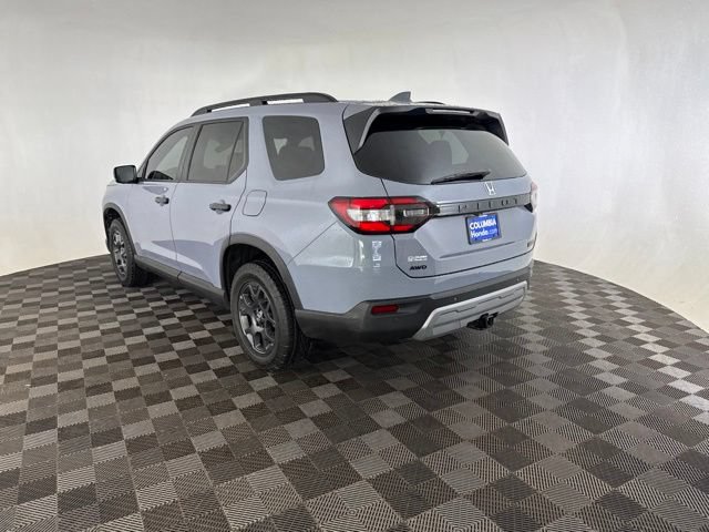 Used 2025 Honda Pilot TrailSport image 8