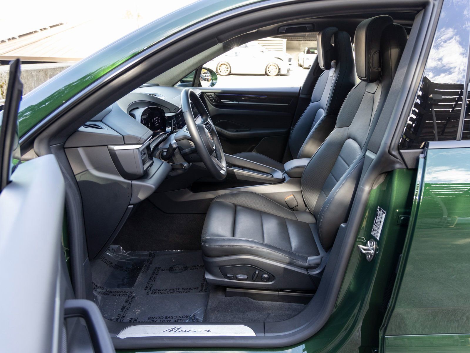 Certified 2025 Porsche Macan Electric image 24