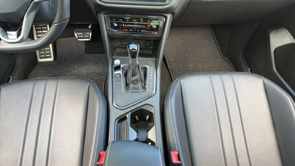Used 2024 Volkswagen Tiguan SE R-Line FWD image 21