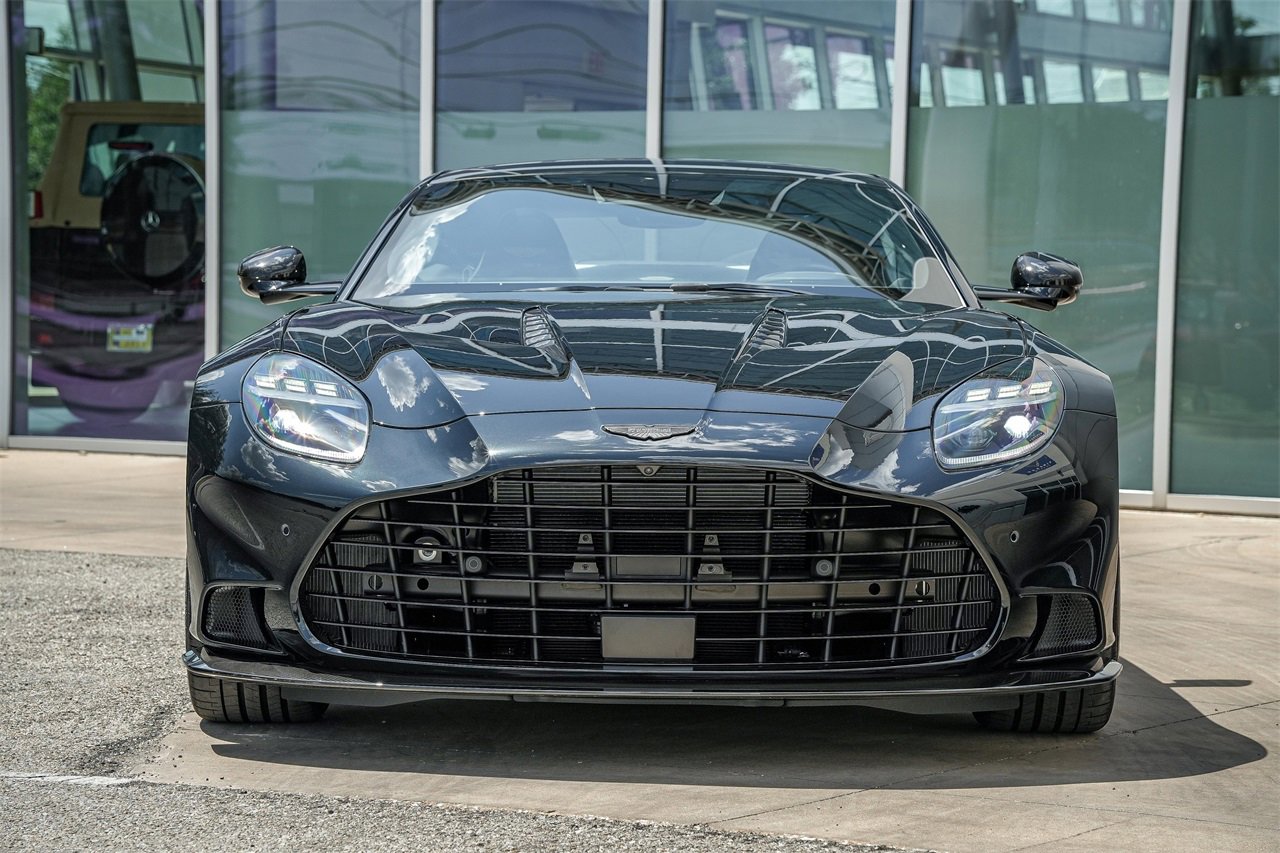 New 2025 Aston Martin Vanquish Coupe image 7