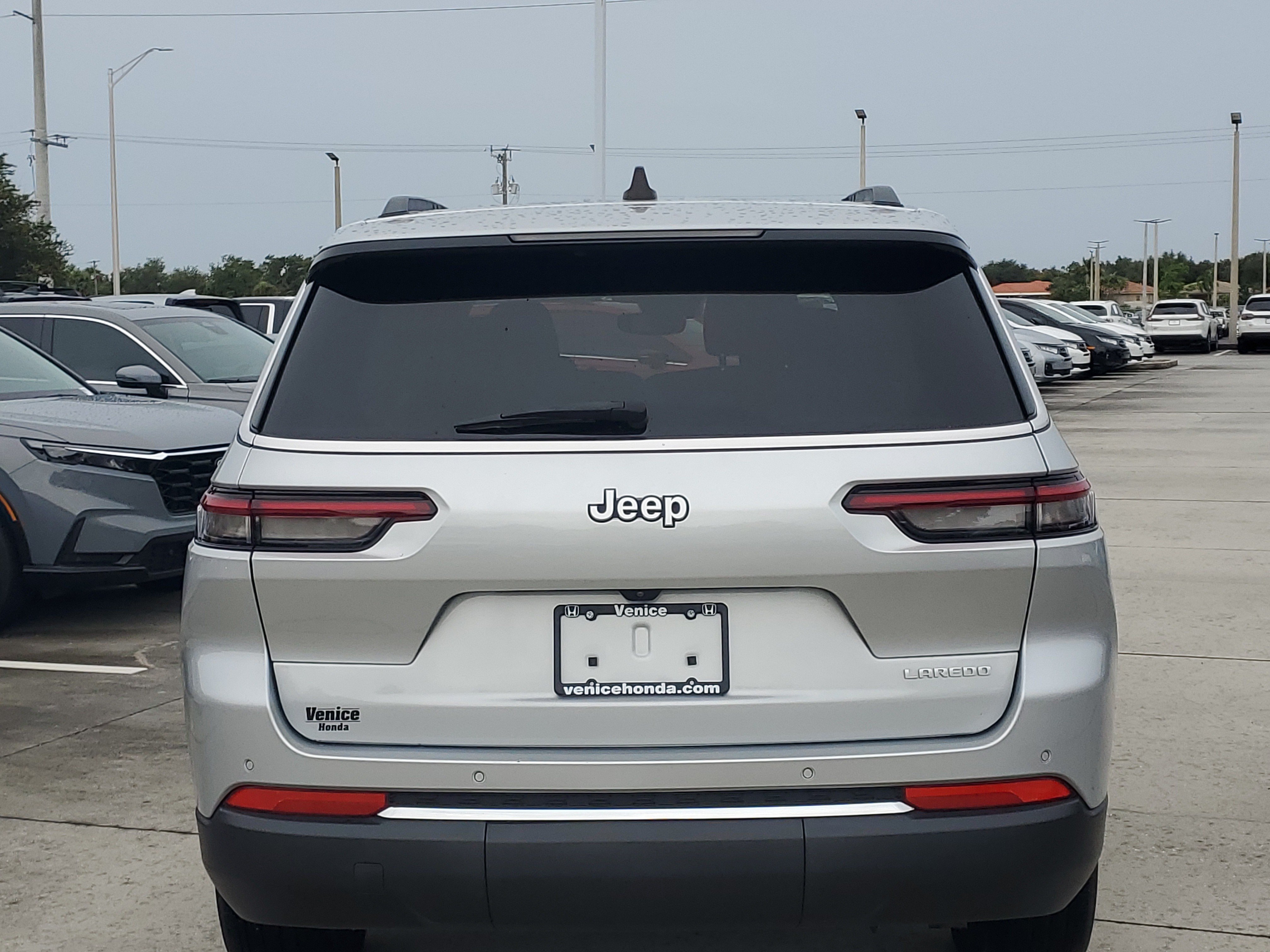 Used 2024 Jeep Grand Cherokee L Laredo RWD image 5