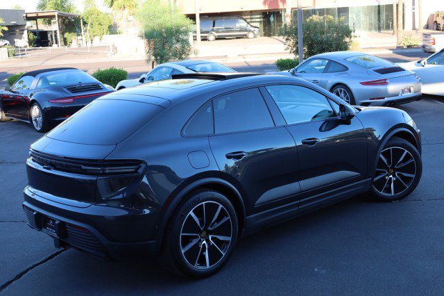Used 2025 Porsche Macan 4 Electric AWD/4WD image 18