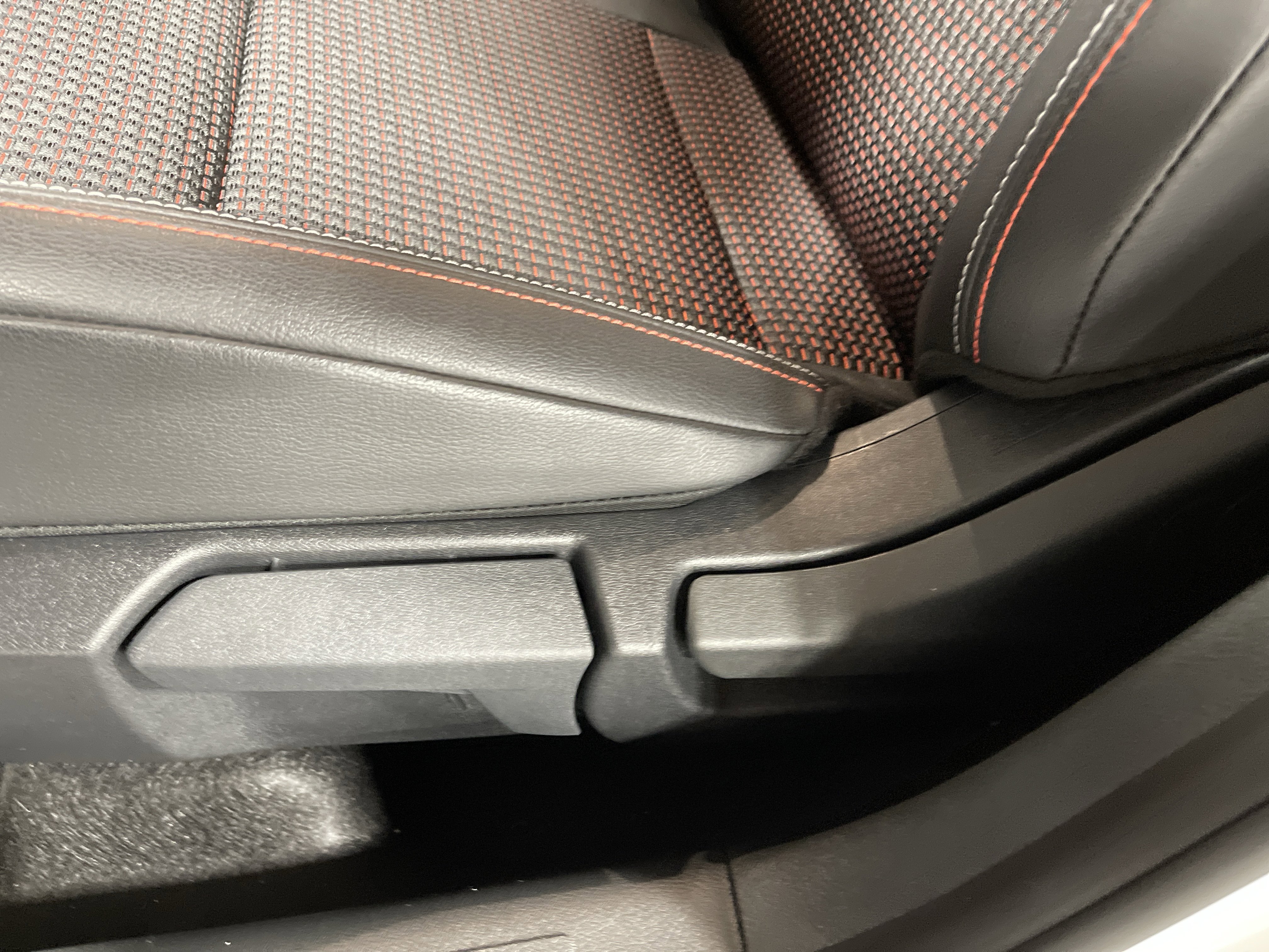 Used 2025 Nissan Kicks SR image 10