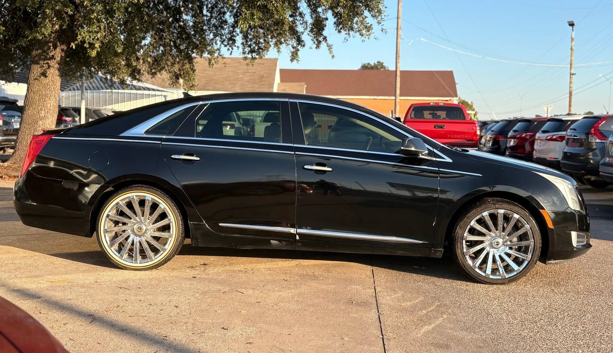 Used 2013 Cadillac XTS Luxury FWD image 2