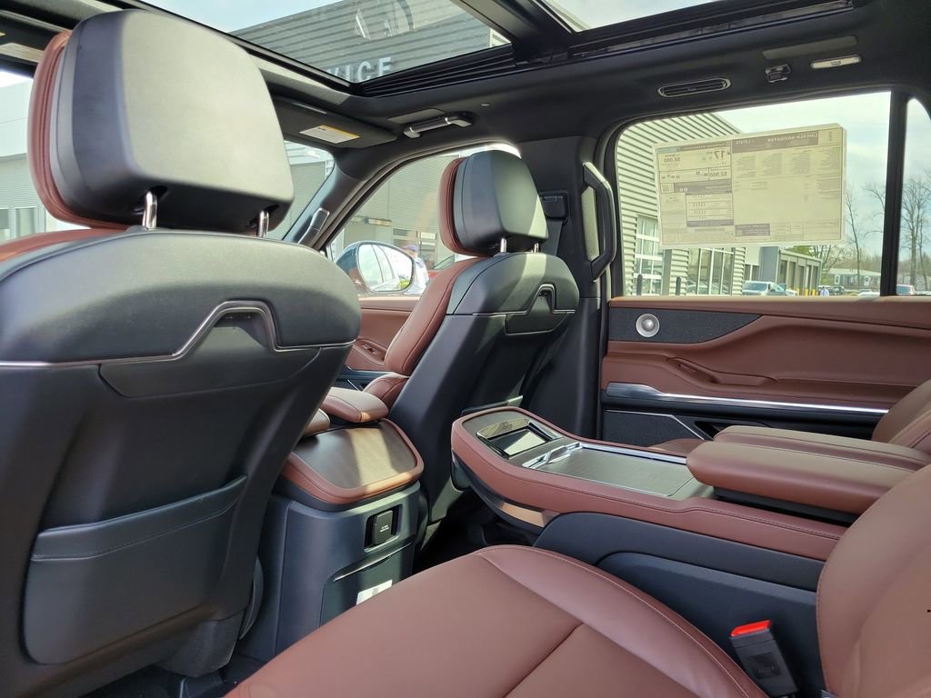 New 2026 Lincoln Navigator L Reserve AWD/4WD image 16