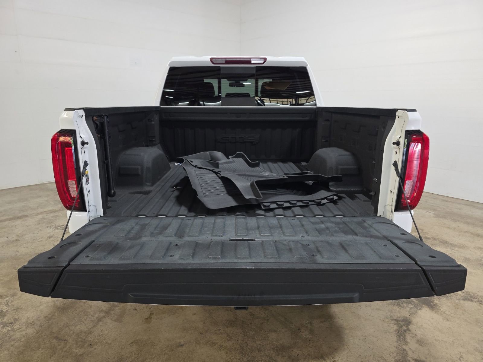 Used 2020 GMC Sierra 1500 AT4 w/ AT4 Premium Package image 11