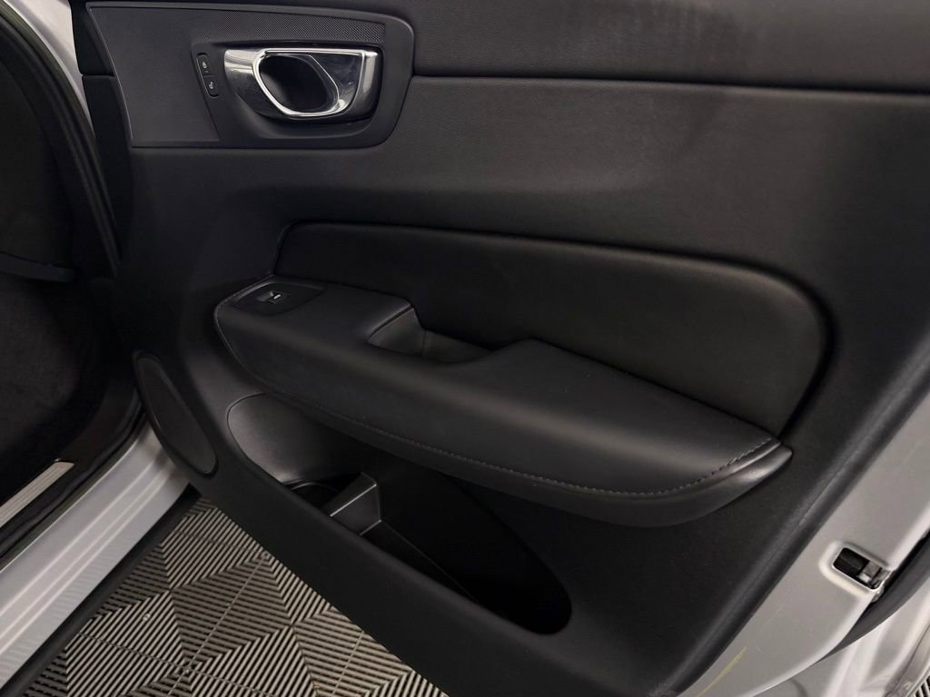 Used 2023 Volvo XC60 B5 Plus w/ Climate Package image 34