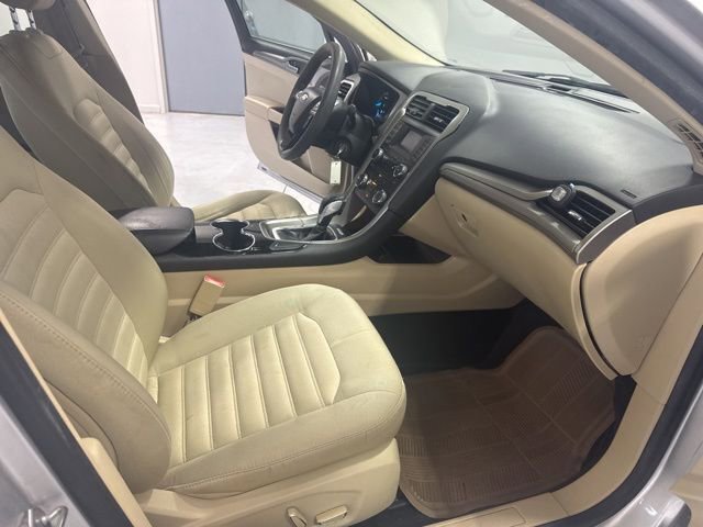 Used 2015 Ford Fusion SE image 19