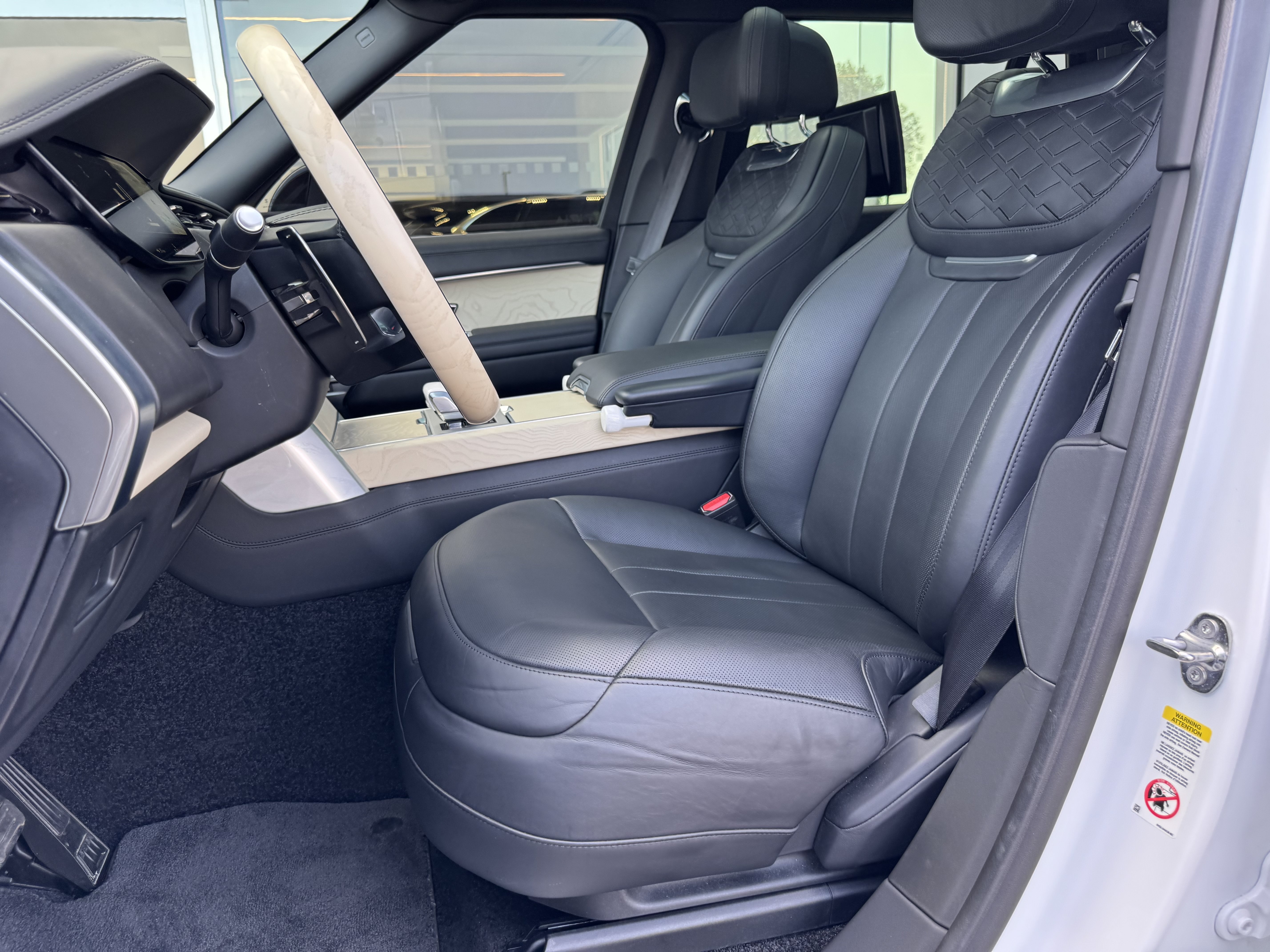 Certified 2025 Land Rover Range Rover SV AWD/4WD image 14