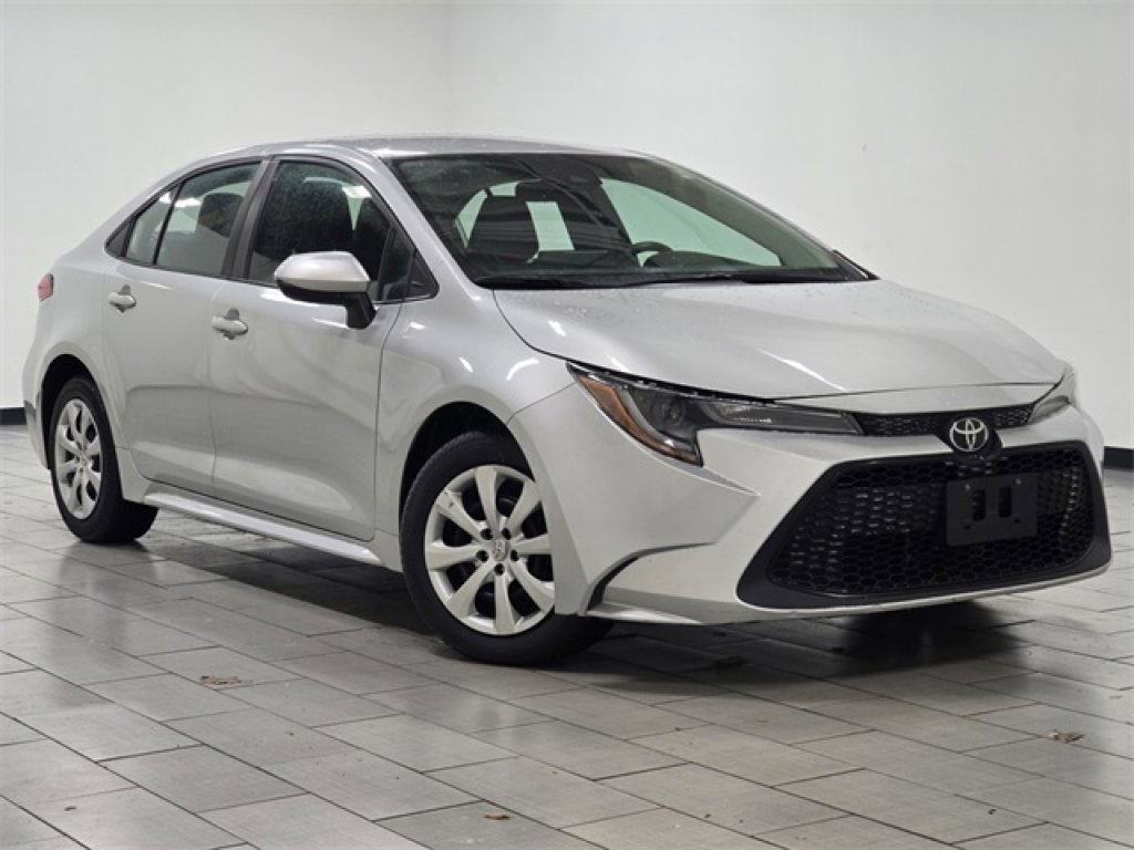 Used 2022 Toyota Corolla LE image 2