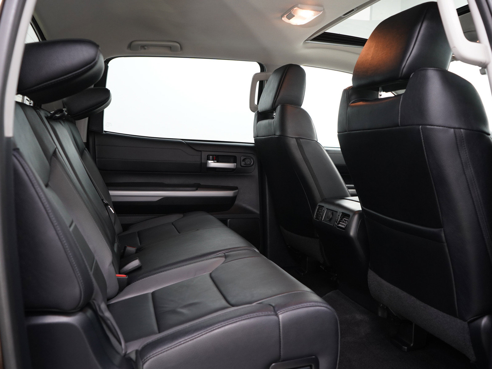 Used 2018 Toyota Tundra Limited w/ Limited Premium Package AWD/4WD image 14