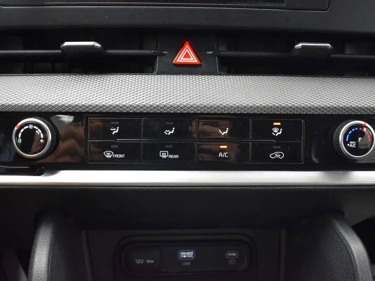 Used 2025 Kia Sportage LX image 32