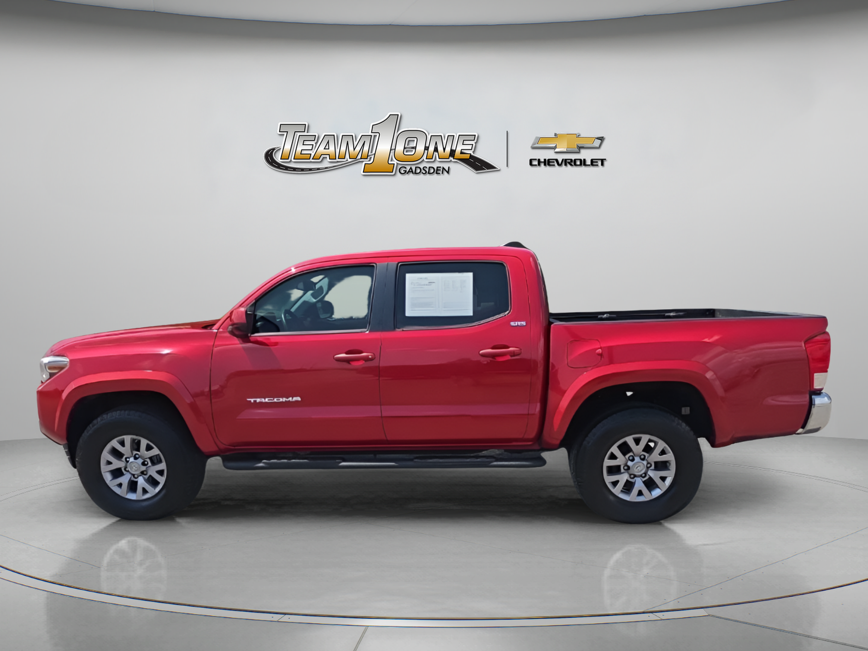 Used 2017 Toyota Tacoma SR5 w/ Tow Package RWD image 5