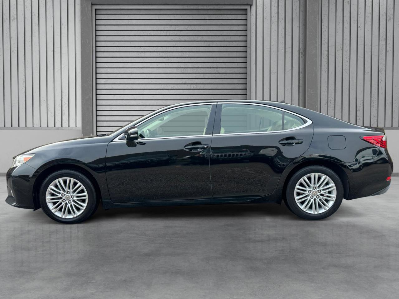 Used 2014 Lexus ES 350 w/ Luxury Package image 2