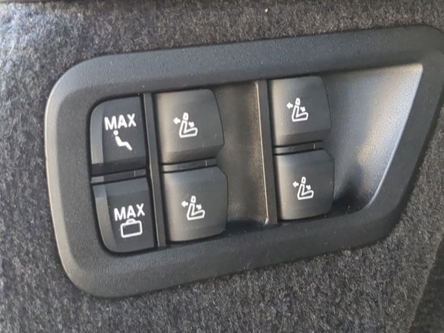 Used 2024 BMW X7 xDrive40i w/ M Sport Package image 29