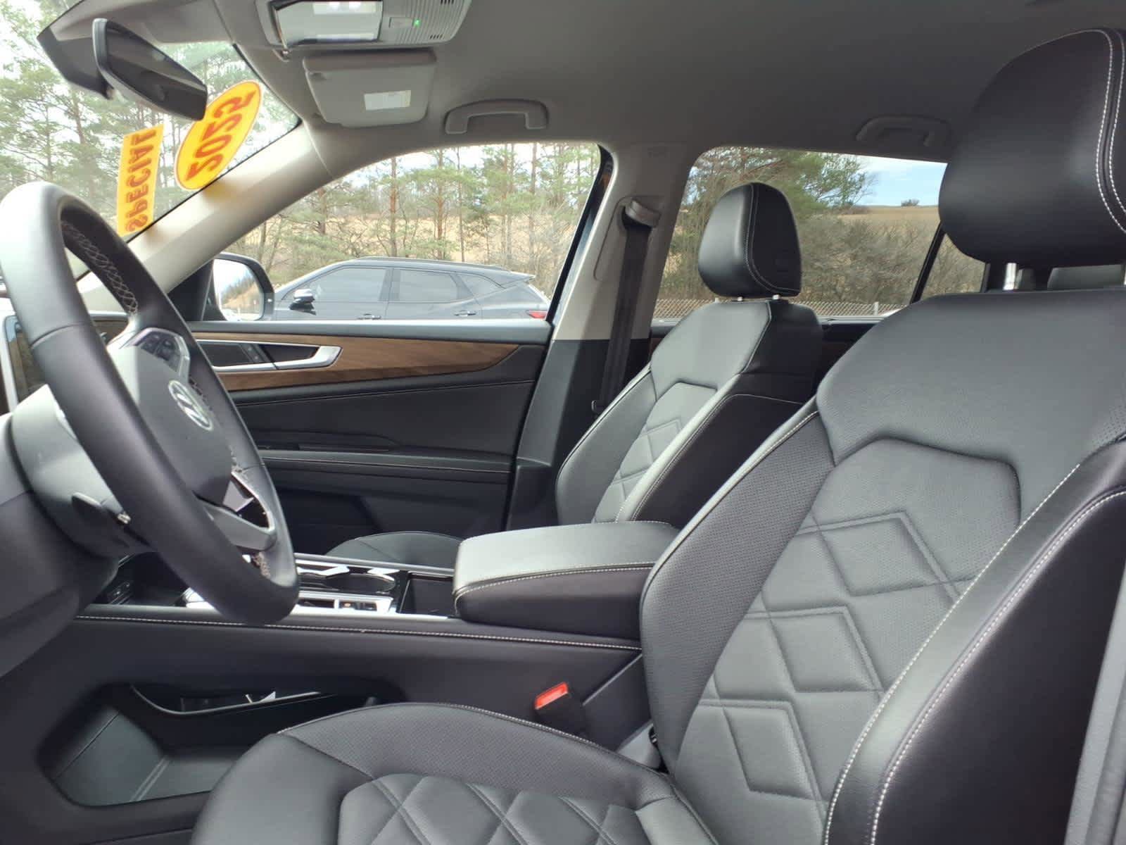 Used 2025 Volkswagen Atlas SE image 9