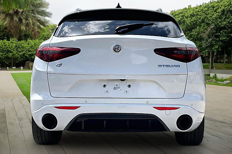 Used 2022 Alfa Romeo Stelvio Veloce AWD/4WD image 3