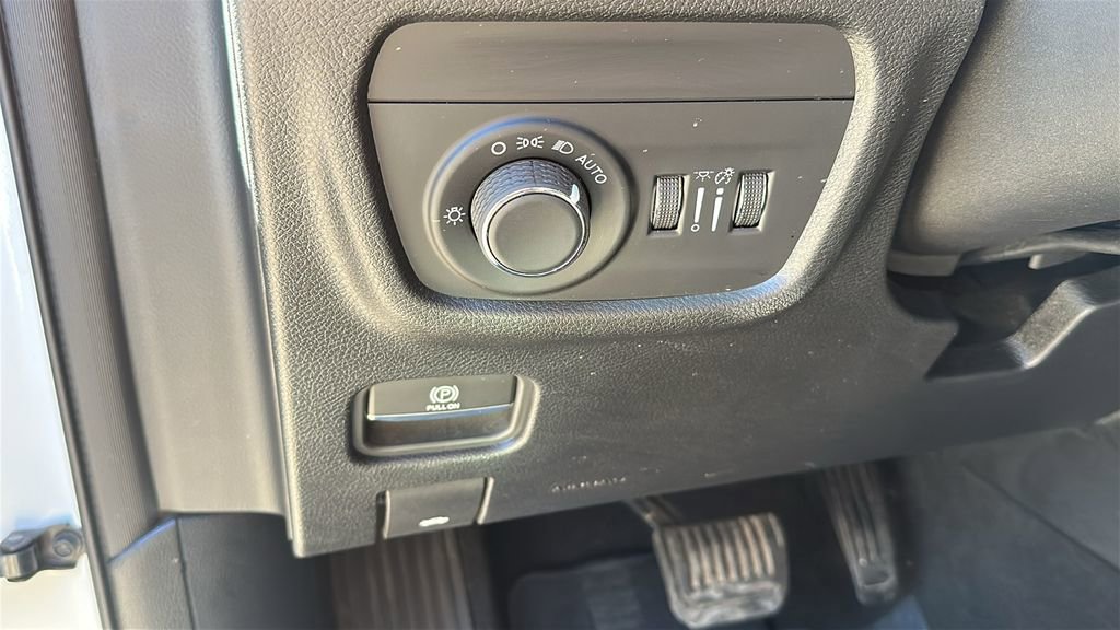 Used 2023 Jeep Grand Cherokee Laredo image 14