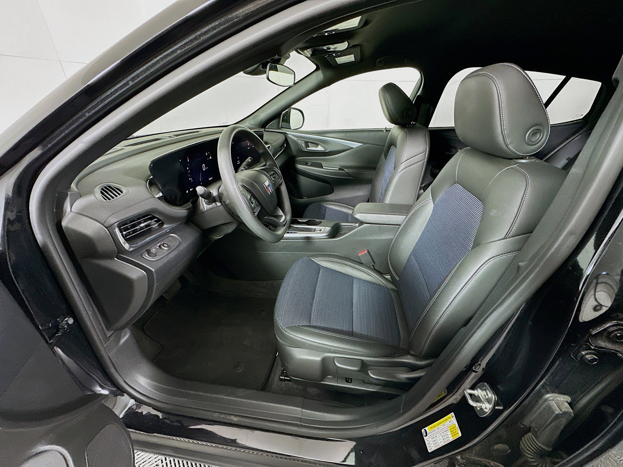 Used 2025 Buick Envista Preferred image 13