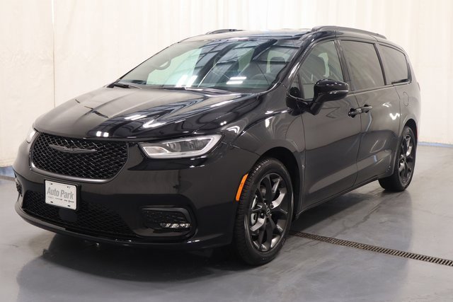 New 2026 Chrysler Pacifica Select image 5